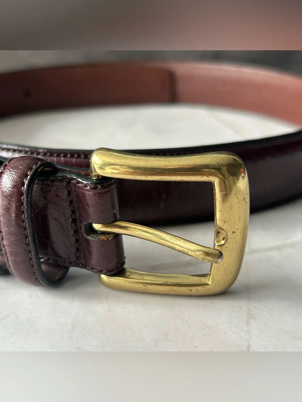 Roundtree & Yorke Burgundy Full Grain Cowhide Belt with Brass Tone Buckle